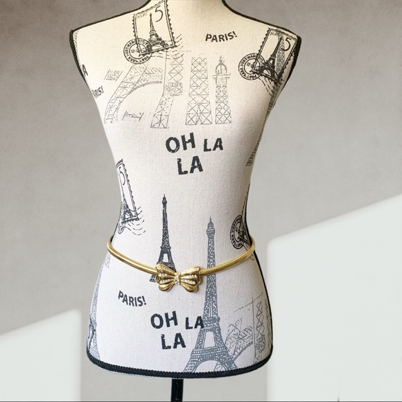 Gold bow 🎀 belt - Picture 5 of 7